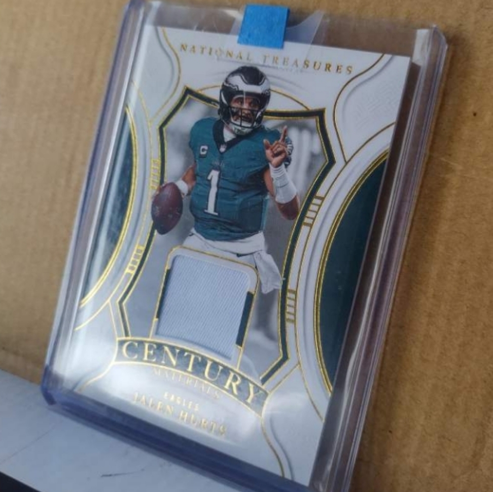 🏈🏆Jalen Hurts "Gold Century Materials White Patch - 05/49 Insert Card🏆🏈 - Picture 2 of 5